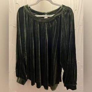 Umgee medium green velvet top.